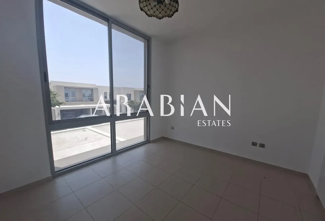 Single Row | Close to Amenities | Vacant