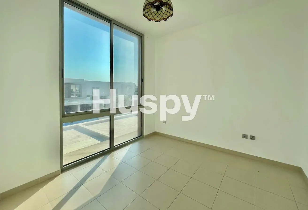 Vacant | Unfurnished | Landscaped