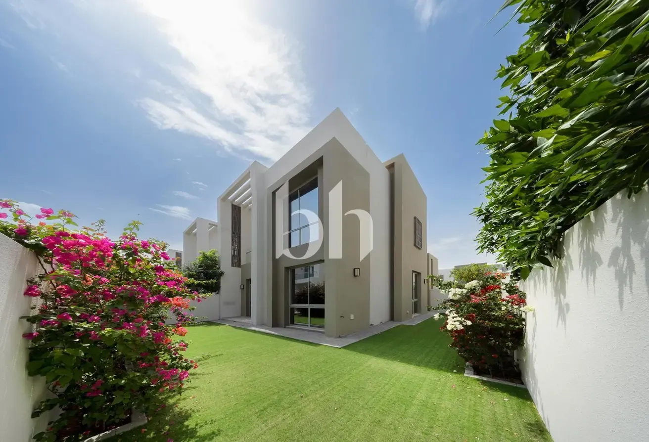 Great Location | Next To Pool | Single Row
