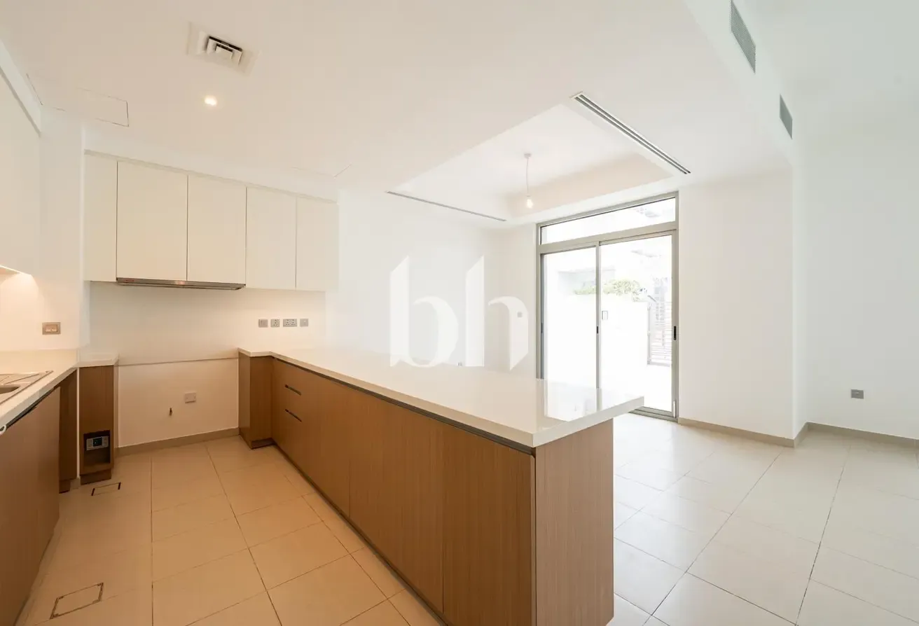 Great Location | Next To Pool | Single Row