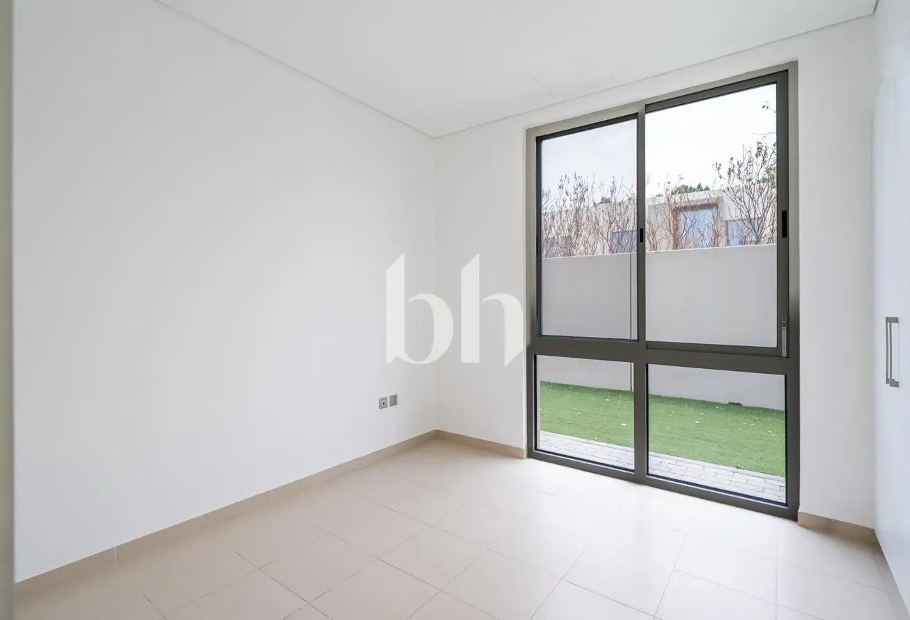 Great Location | Next To Pool | Single Row