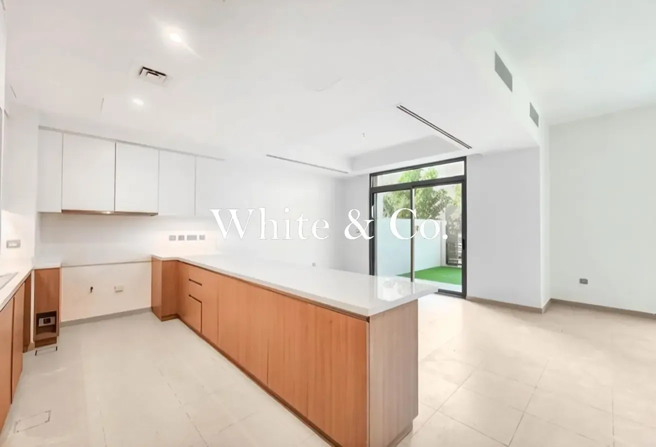 Vacant Now | Corner Unit | 4 Plus Maid