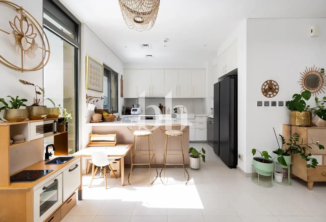 UPGRADED | LANDSCAPED GARDEN | GREAT LOCATION