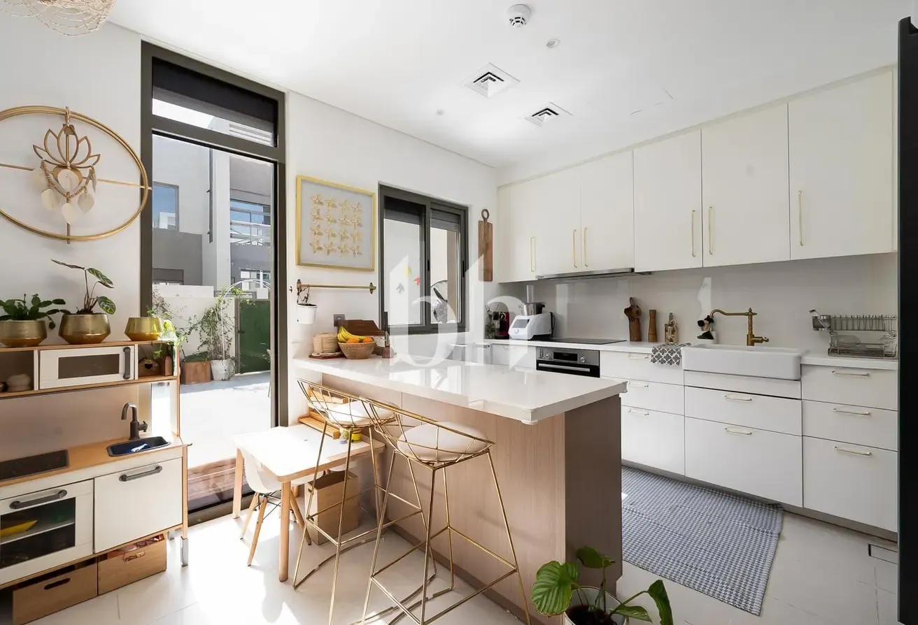 UPGRADED | LANDSCAPED GARDEN | GREAT LOCATION