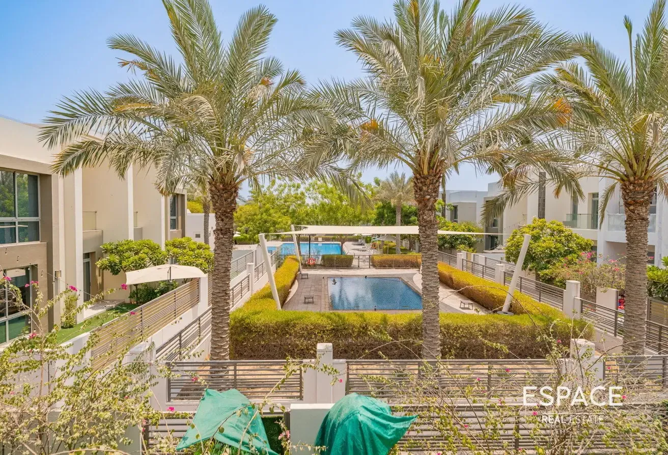 4 BR+M | Pool Backing | Well Maintained