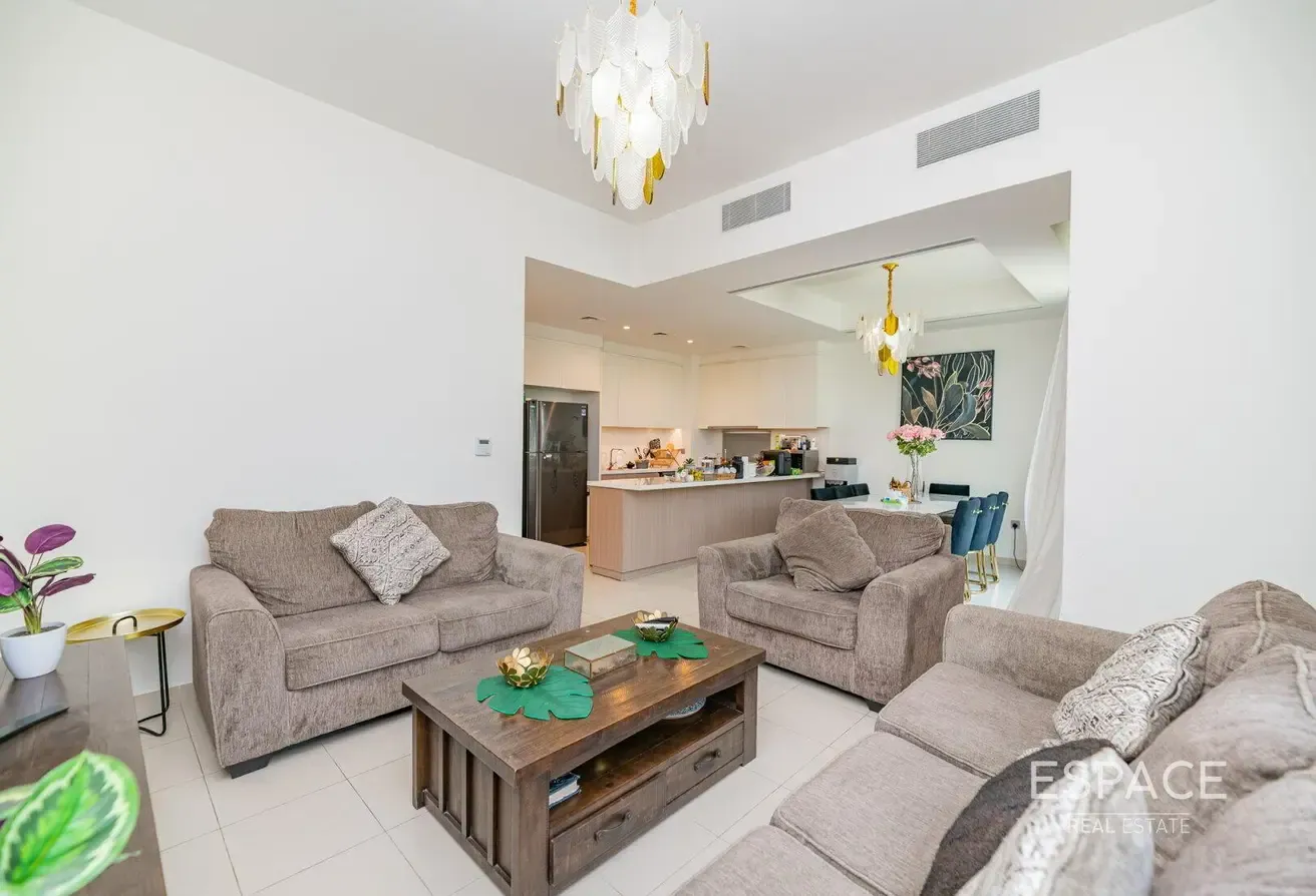 4 BR+M | Pool Backing | Well Maintained