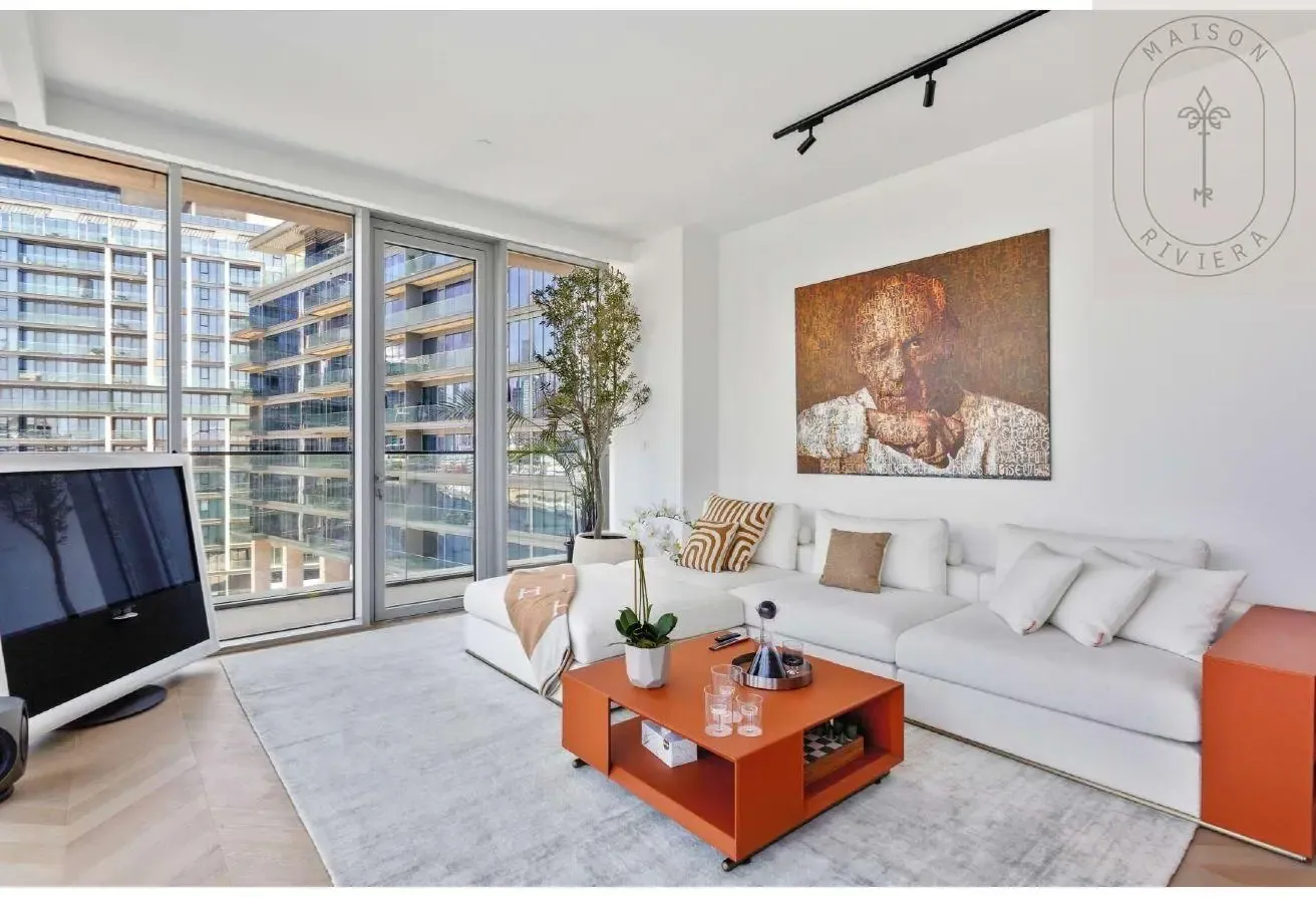 Luxury 2BR corner unit with Skyline & Canal views