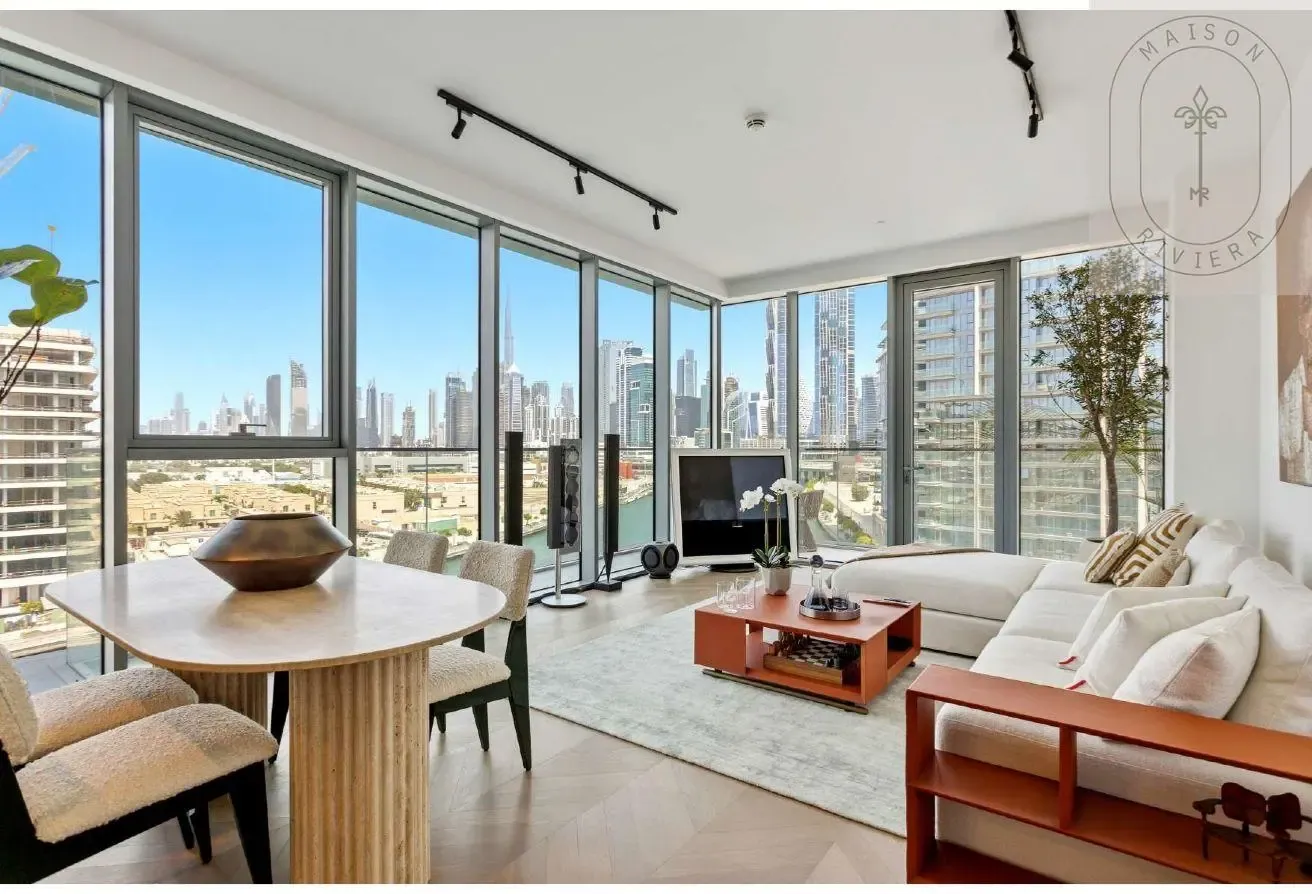 Luxury 2BR corner unit with Skyline & Canal views