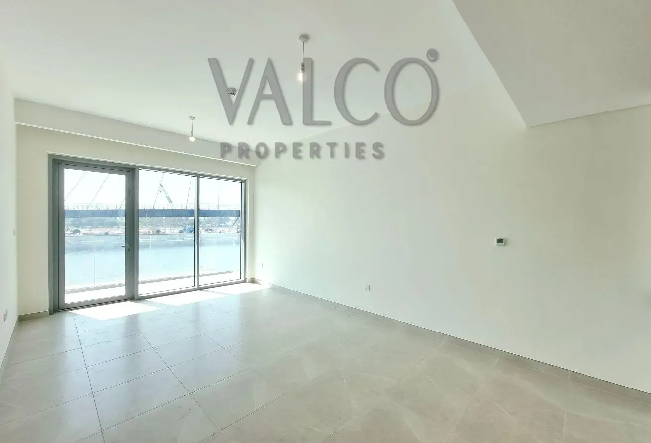 Bright & Spacious | Canal Facing | Great Location