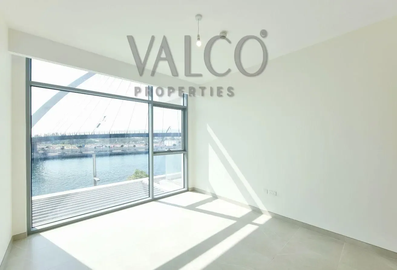 Bright & Spacious | Canal Facing | Great Location