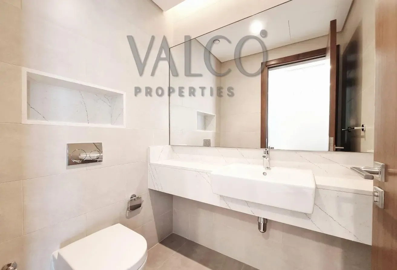 Bright & Spacious | Canal Facing | Great Location