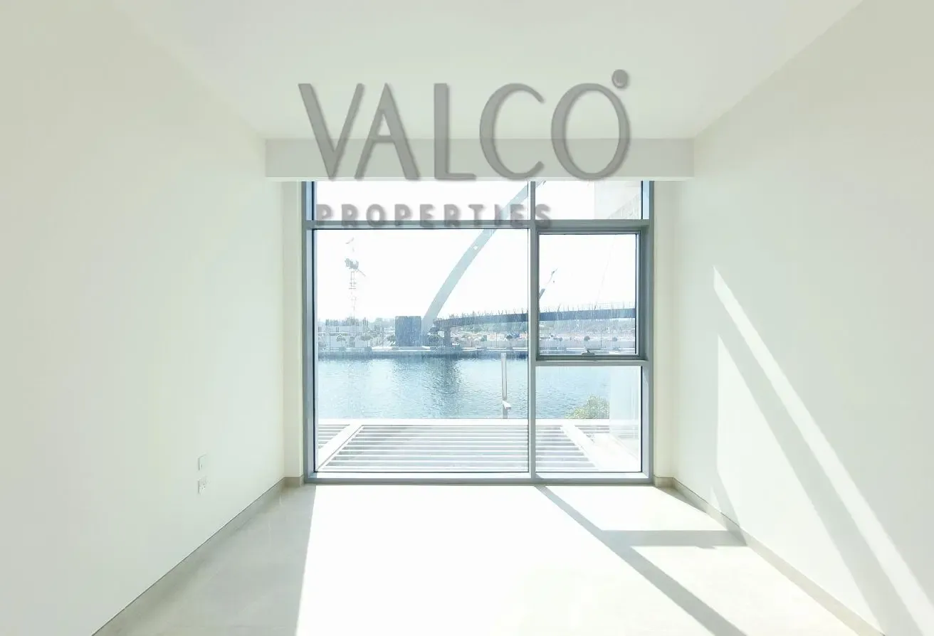 Bright & Spacious | Canal Facing | Great Location