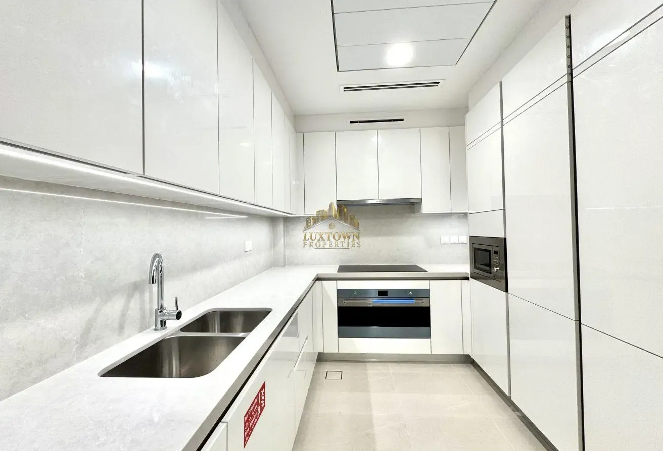 Park View - Prime Location - Maids - Huge Size