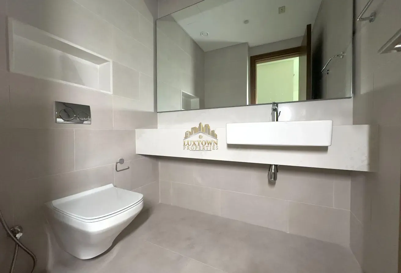 Park View - Prime Location - Maids - Huge Size