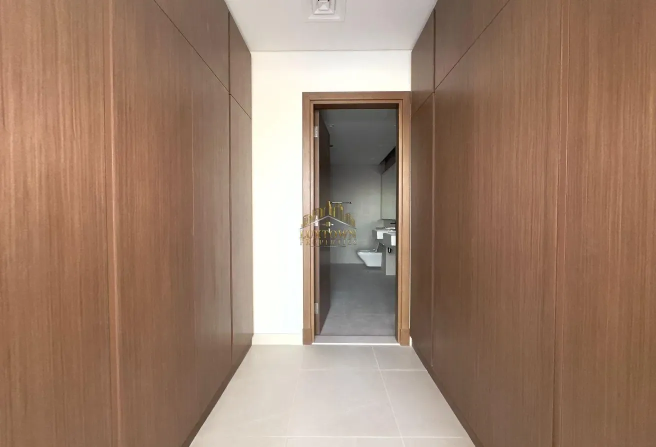Park View - Prime Location - Maids - Huge Size