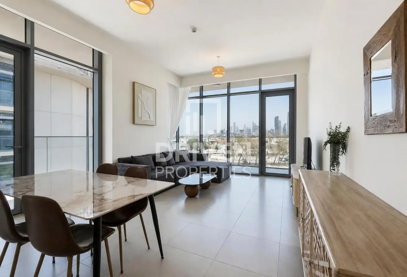 Canal and Skyline Views | Best Location | Spacious