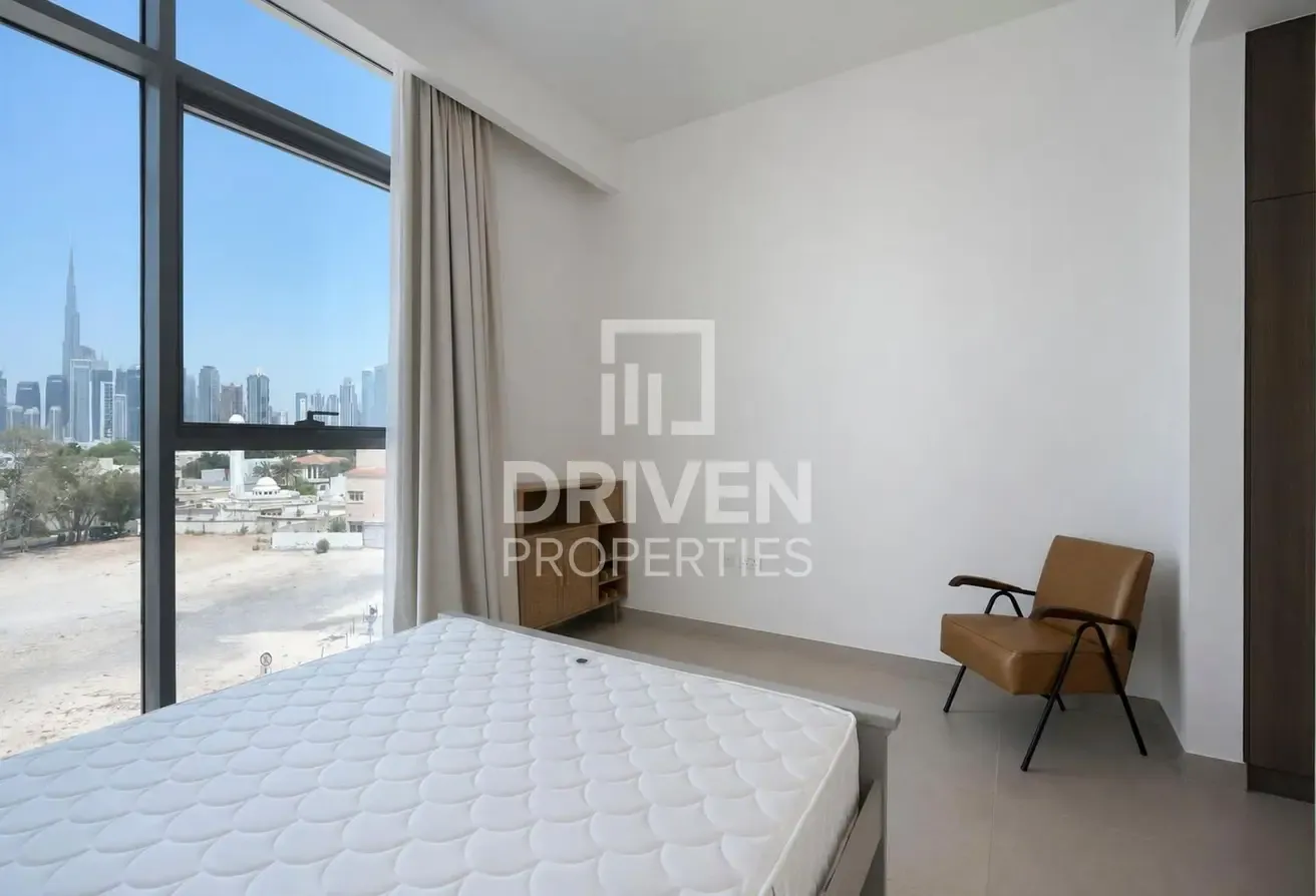 Canal and Skyline Views | Best Location | Spacious
