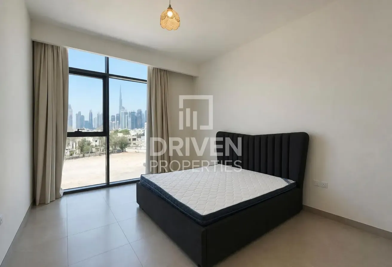 Canal and Skyline Views | Best Location | Spacious