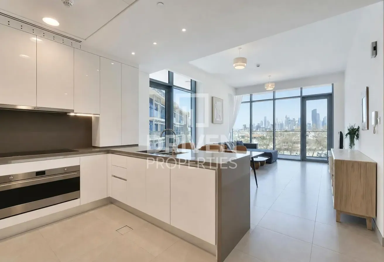 Canal and Skyline Views | Best Location | Spacious