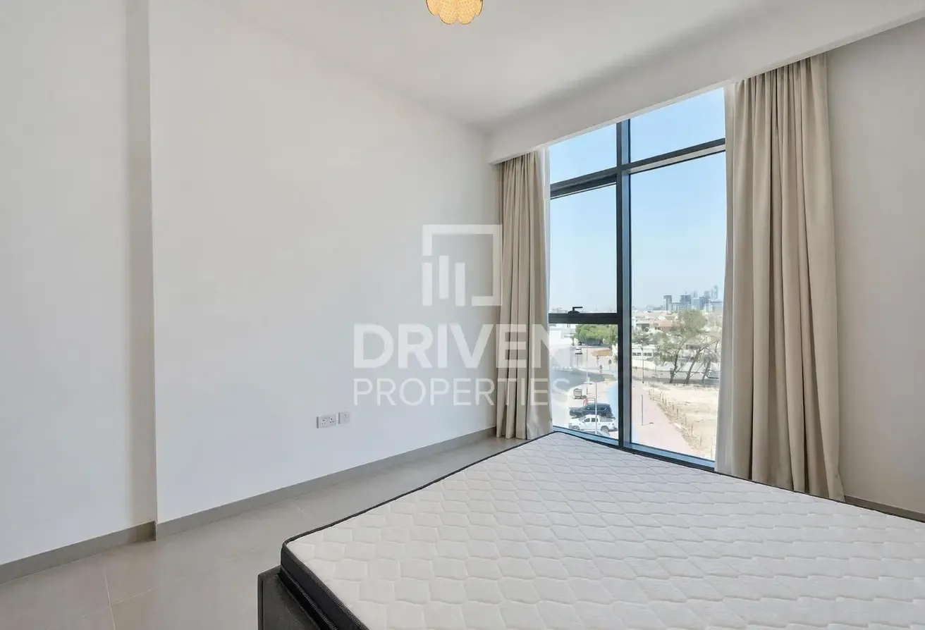 Canal and Skyline Views | Best Location | Spacious