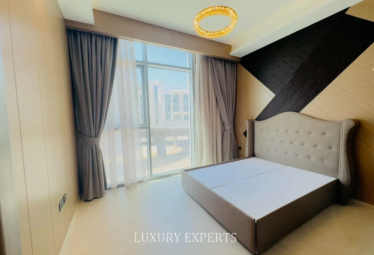 Fully Furnished | Upgraded | Stunning Canal Views