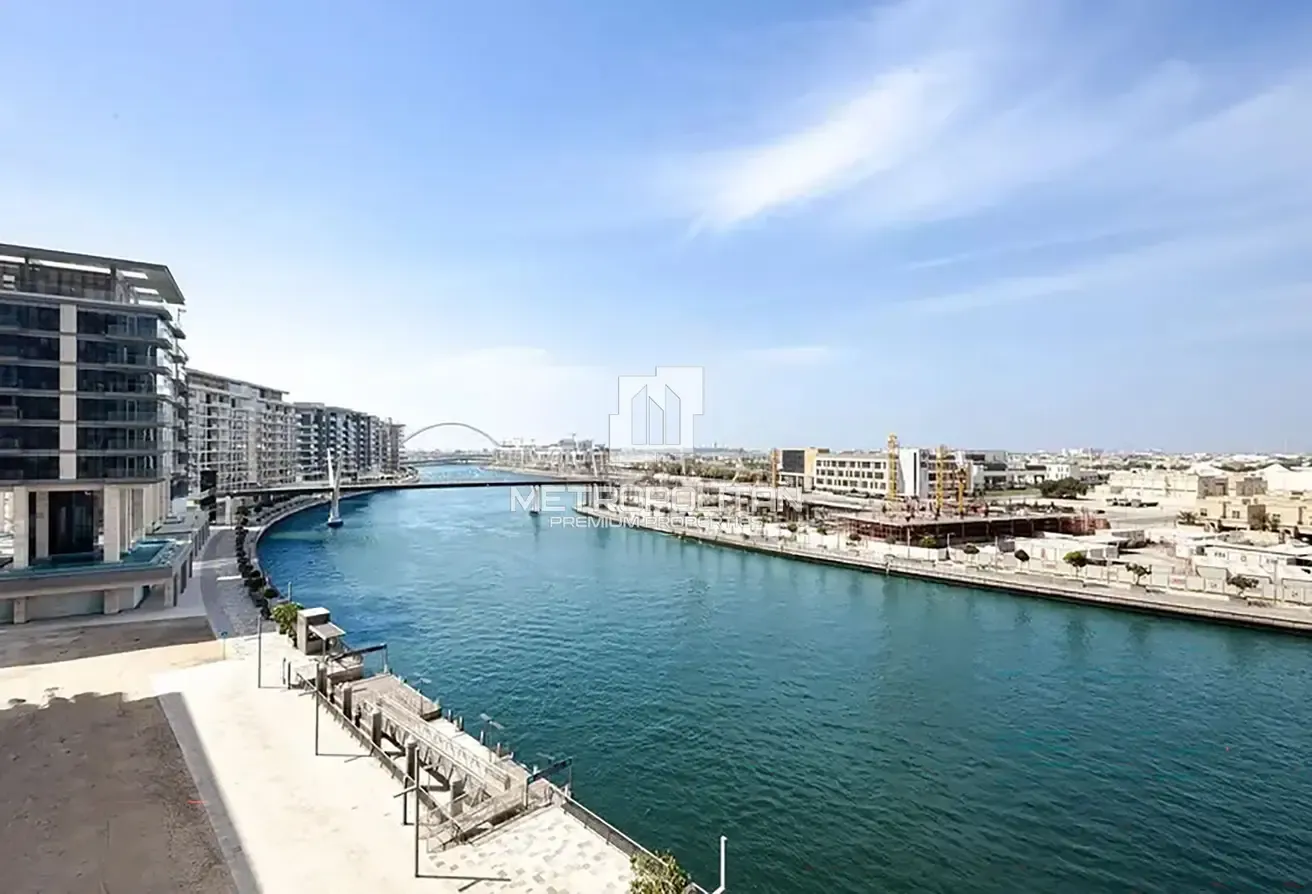 Burj Canal View | Corner Unit | Maids Room