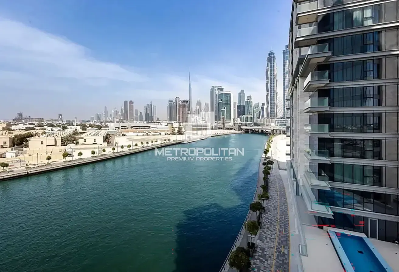 Burj Canal View | Corner Unit | Maids Room