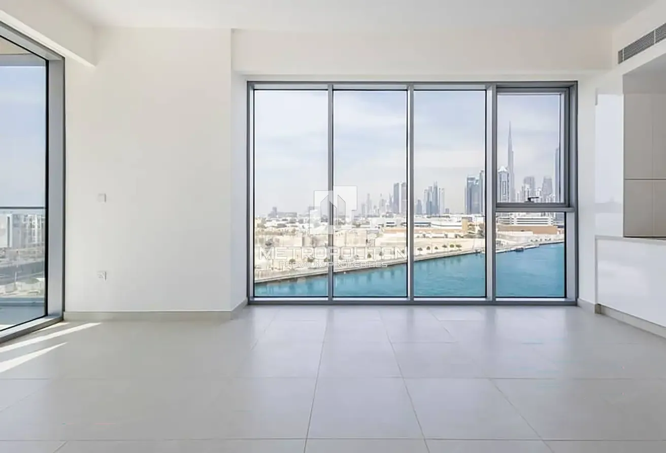 Burj Canal View | Corner Unit | Maids Room