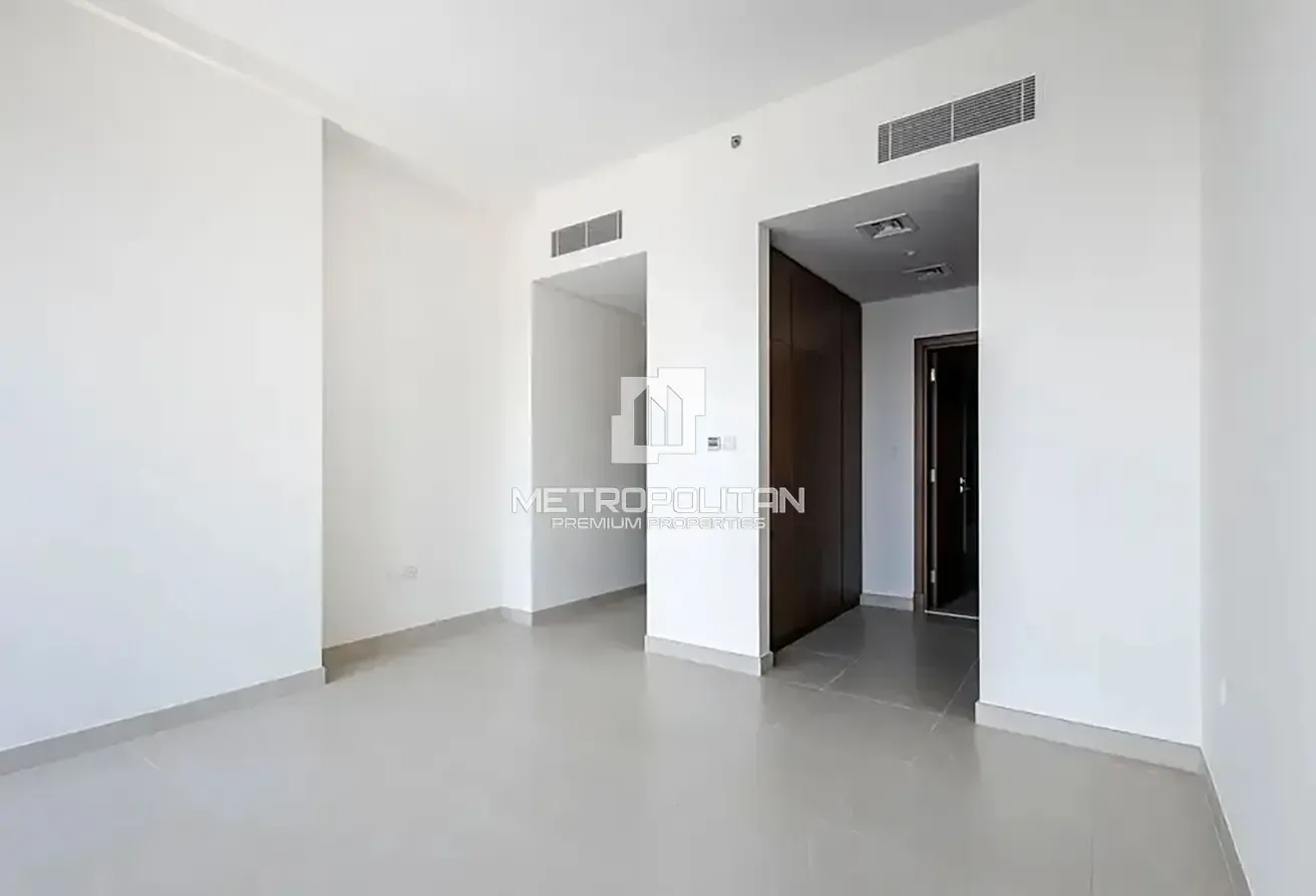Burj Canal View | Corner Unit | Maids Room