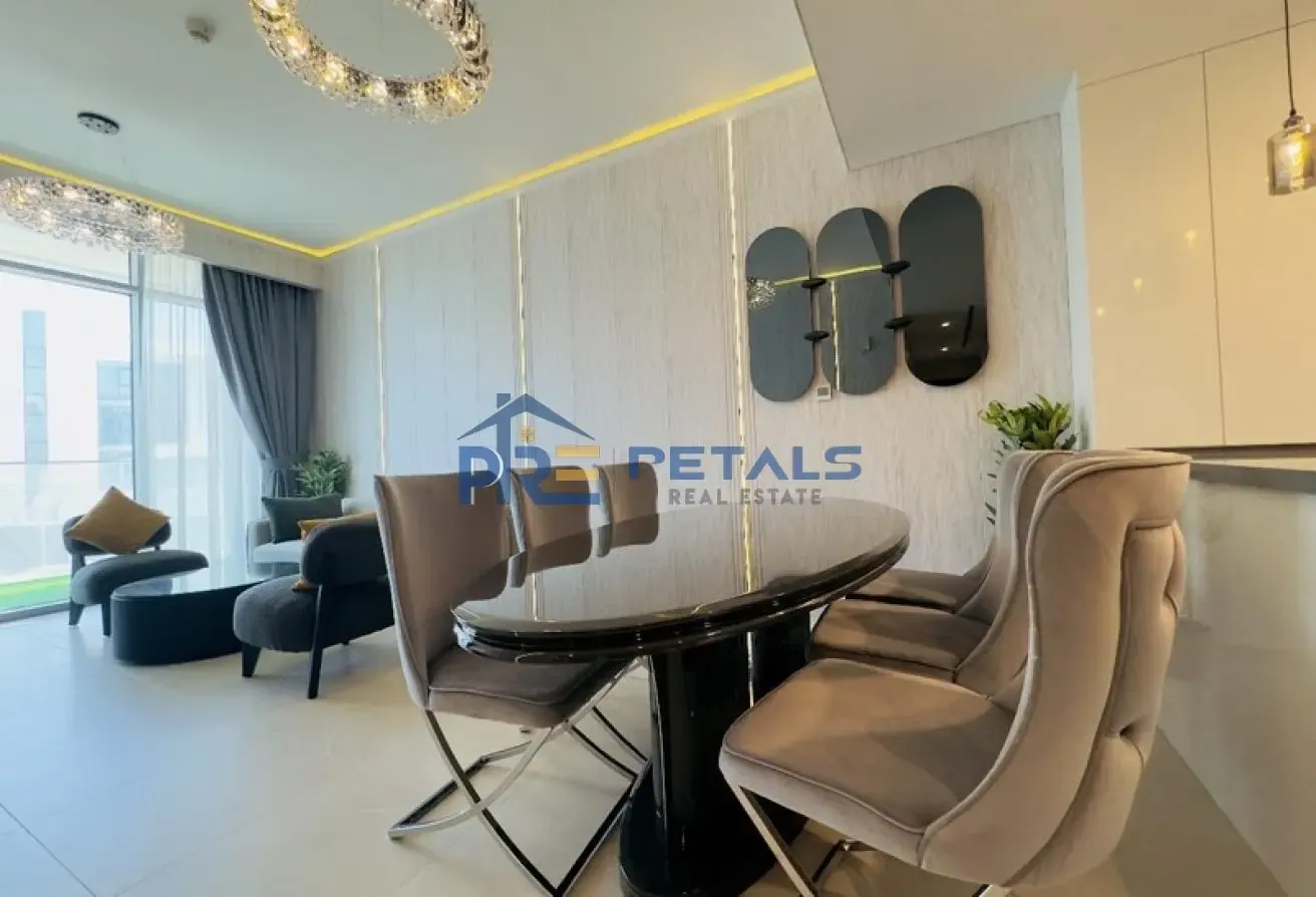 Elegant 2 BR +M  Fully Furnished Vacant