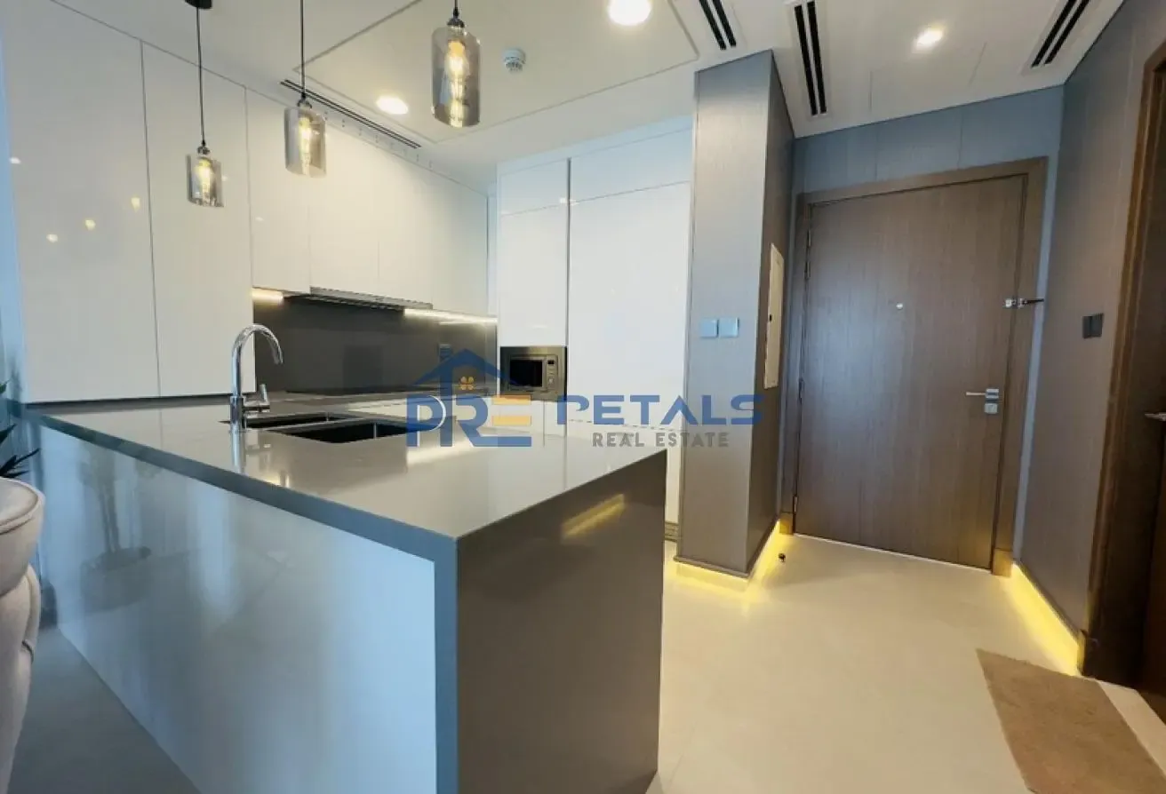 Elegant 2 BR +M  Fully Furnished Vacant
