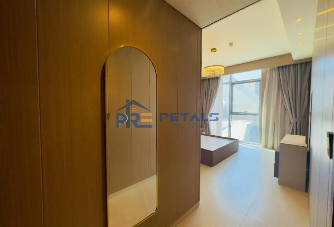 Elegant 2 BR +M  Fully Furnished Vacant