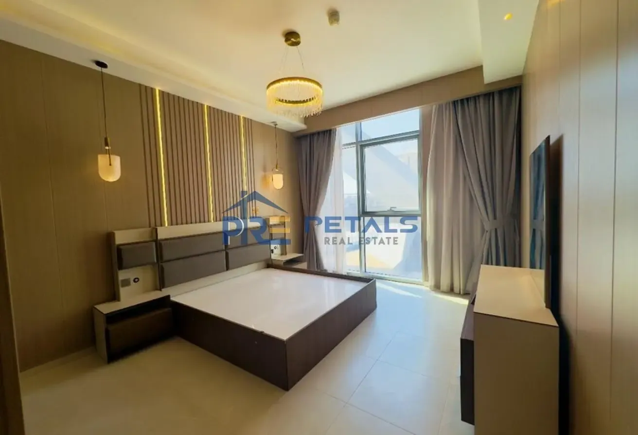 Elegant 2 BR +M  Fully Furnished Vacant