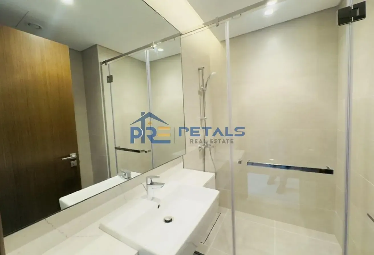 Elegant 2 BR +M  Fully Furnished Vacant