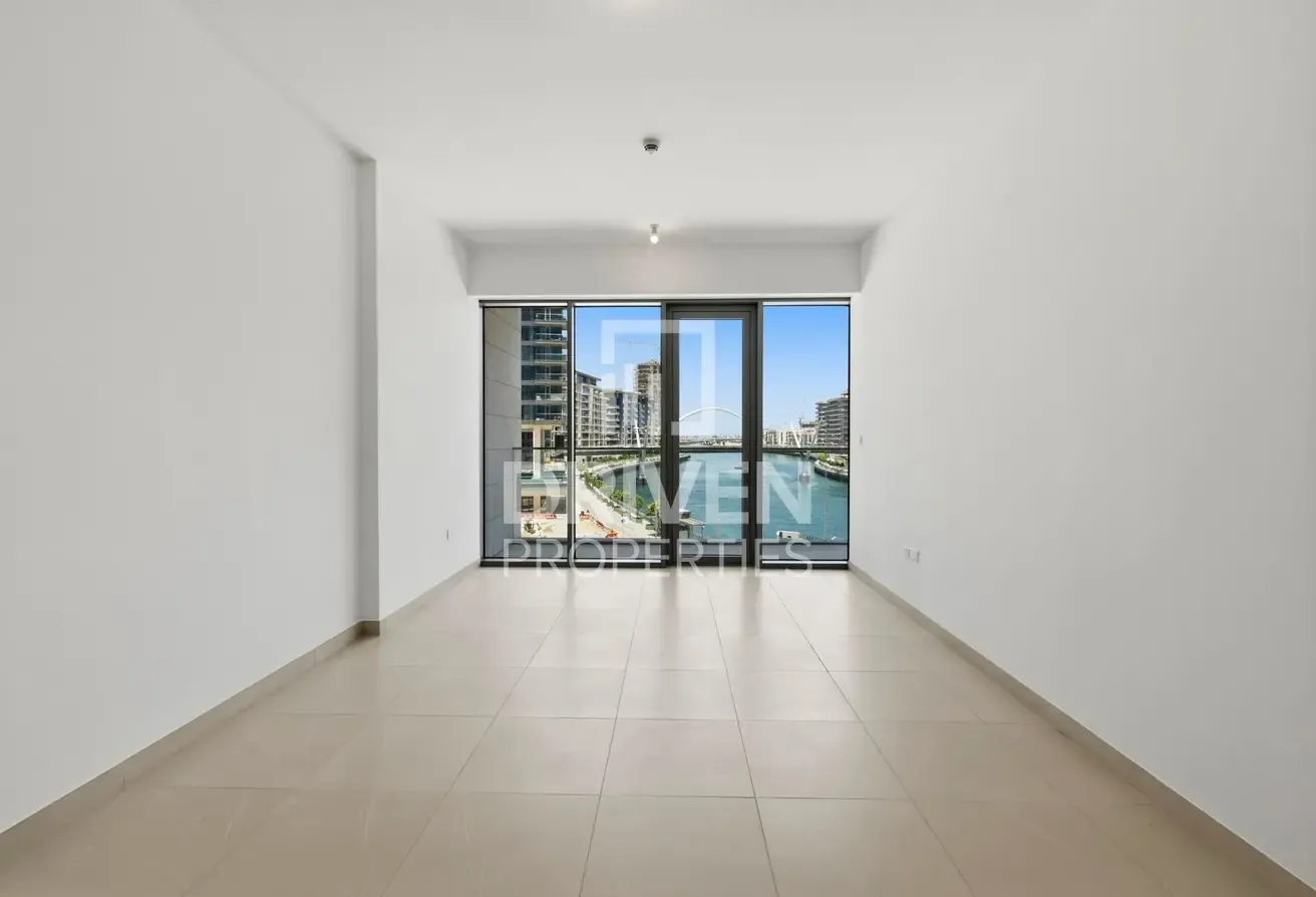 Burj Khalifa View | Huge Layout with Maid's Room