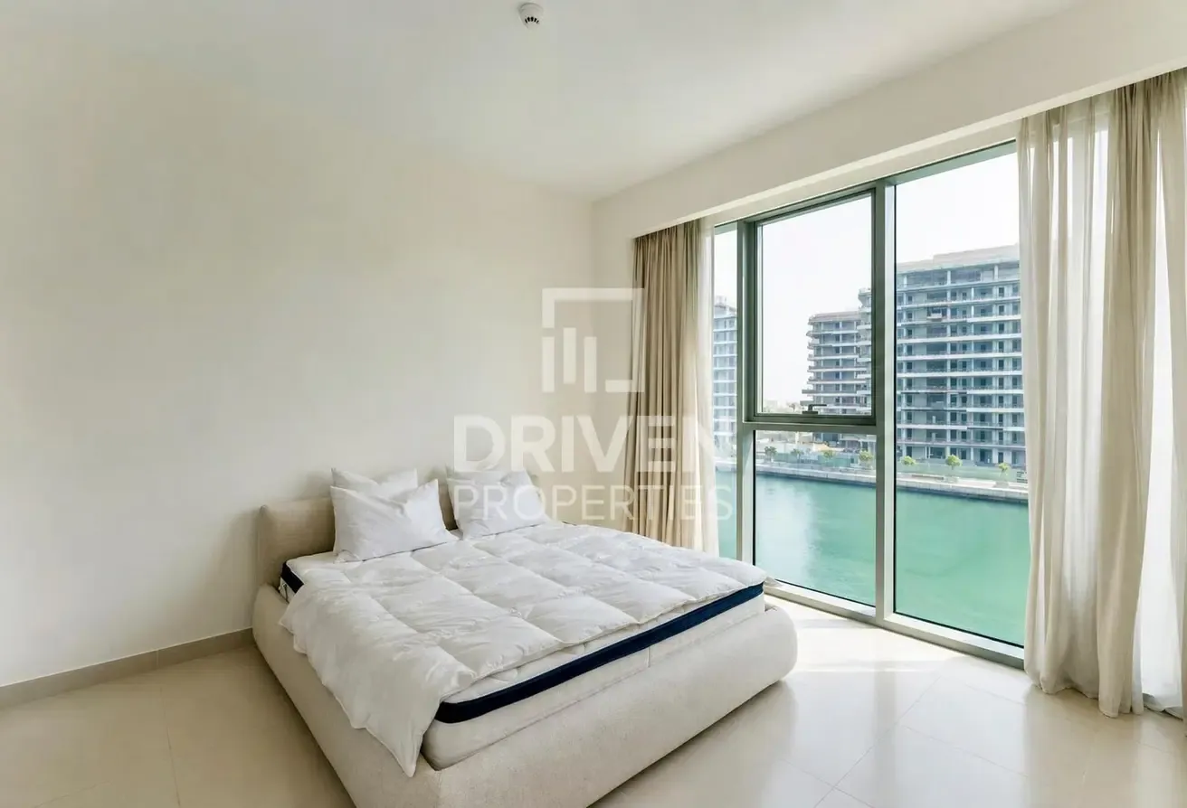 Waterfront Living | Vacant | Stunning Canal Views