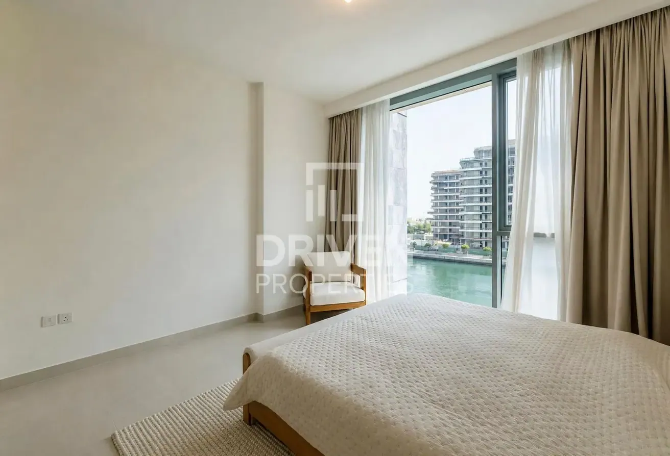 Waterfront Living | Vacant | Stunning Canal Views