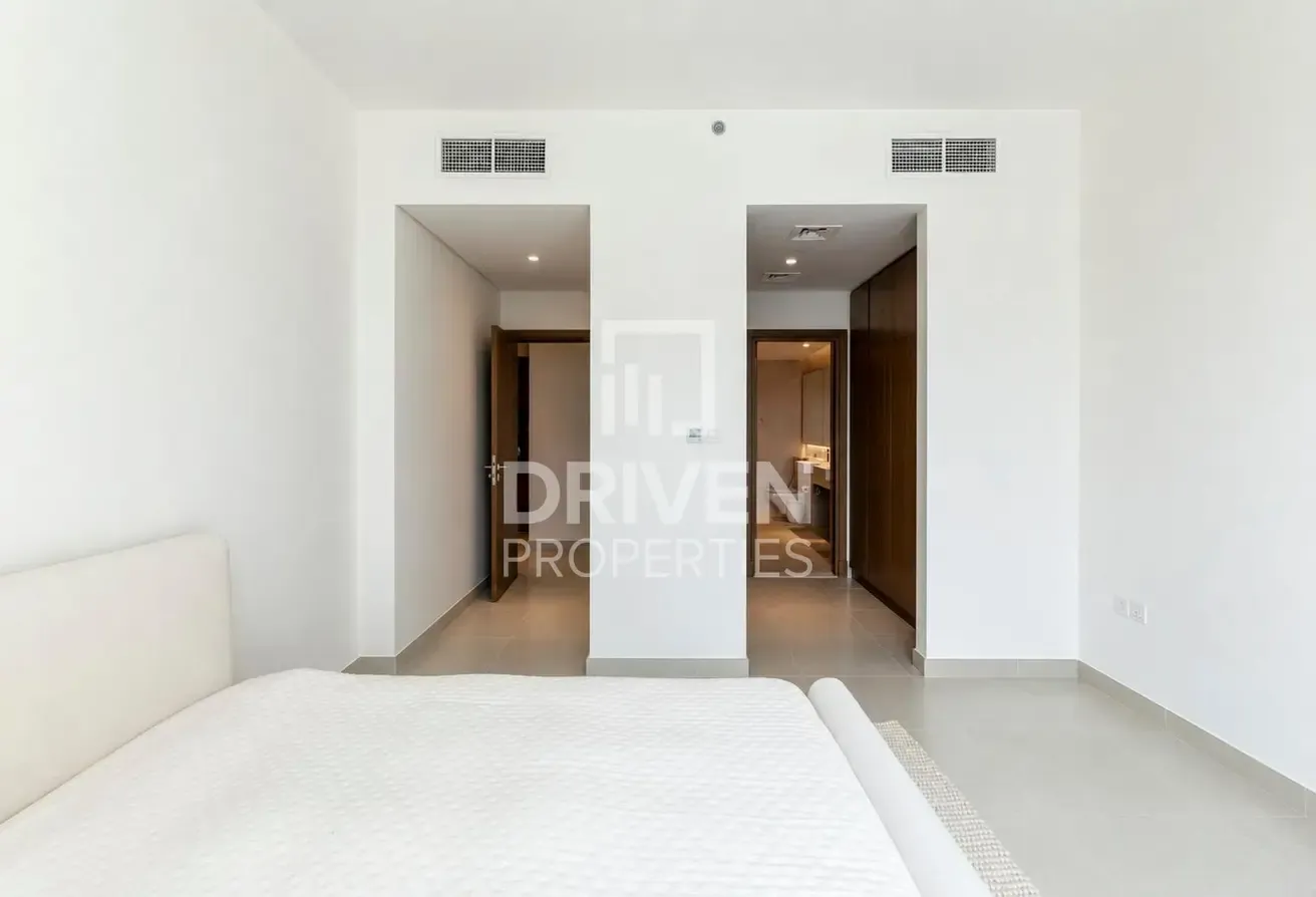 Waterfront Living | Vacant | Stunning Canal Views