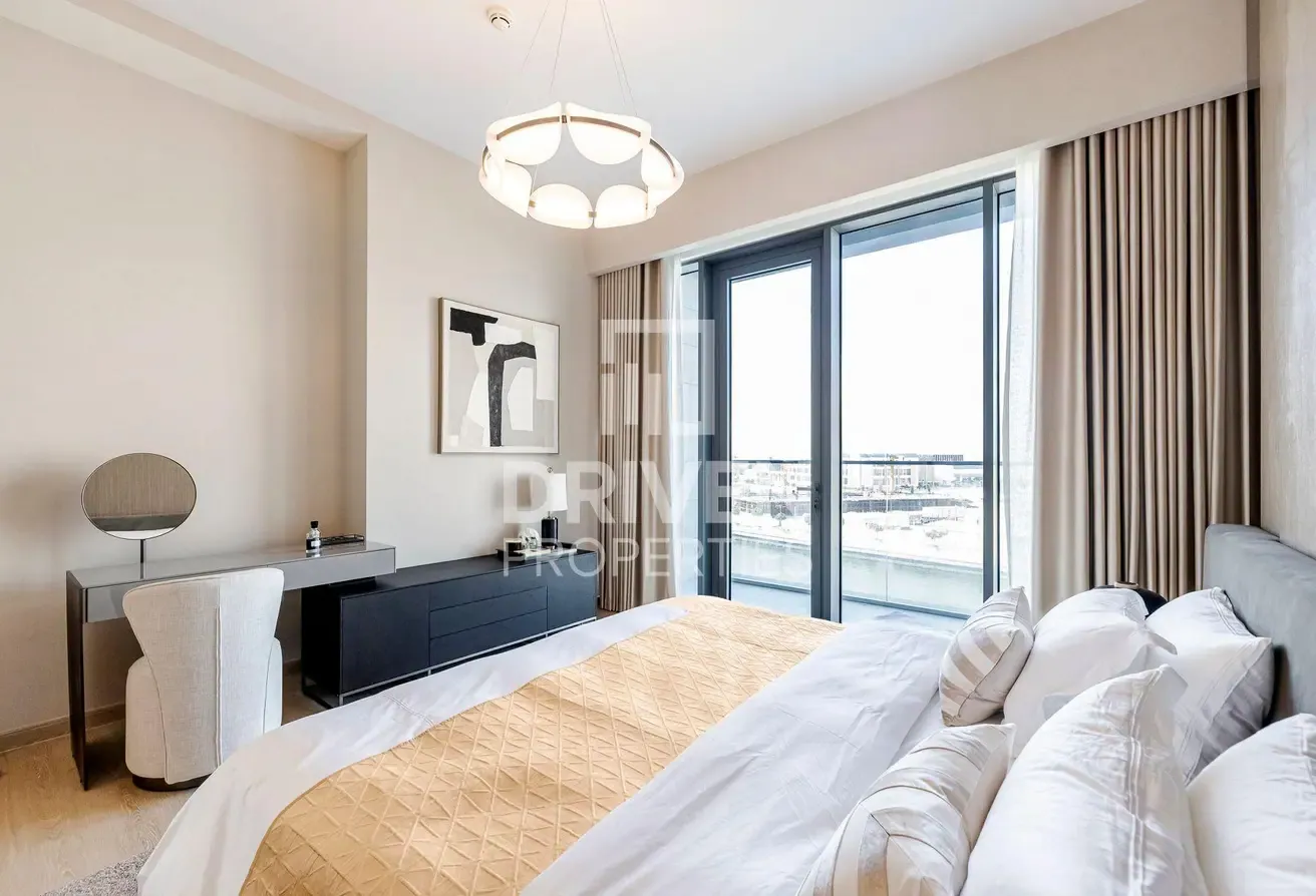 Well-managed and Vacant Apt with Full Canal View