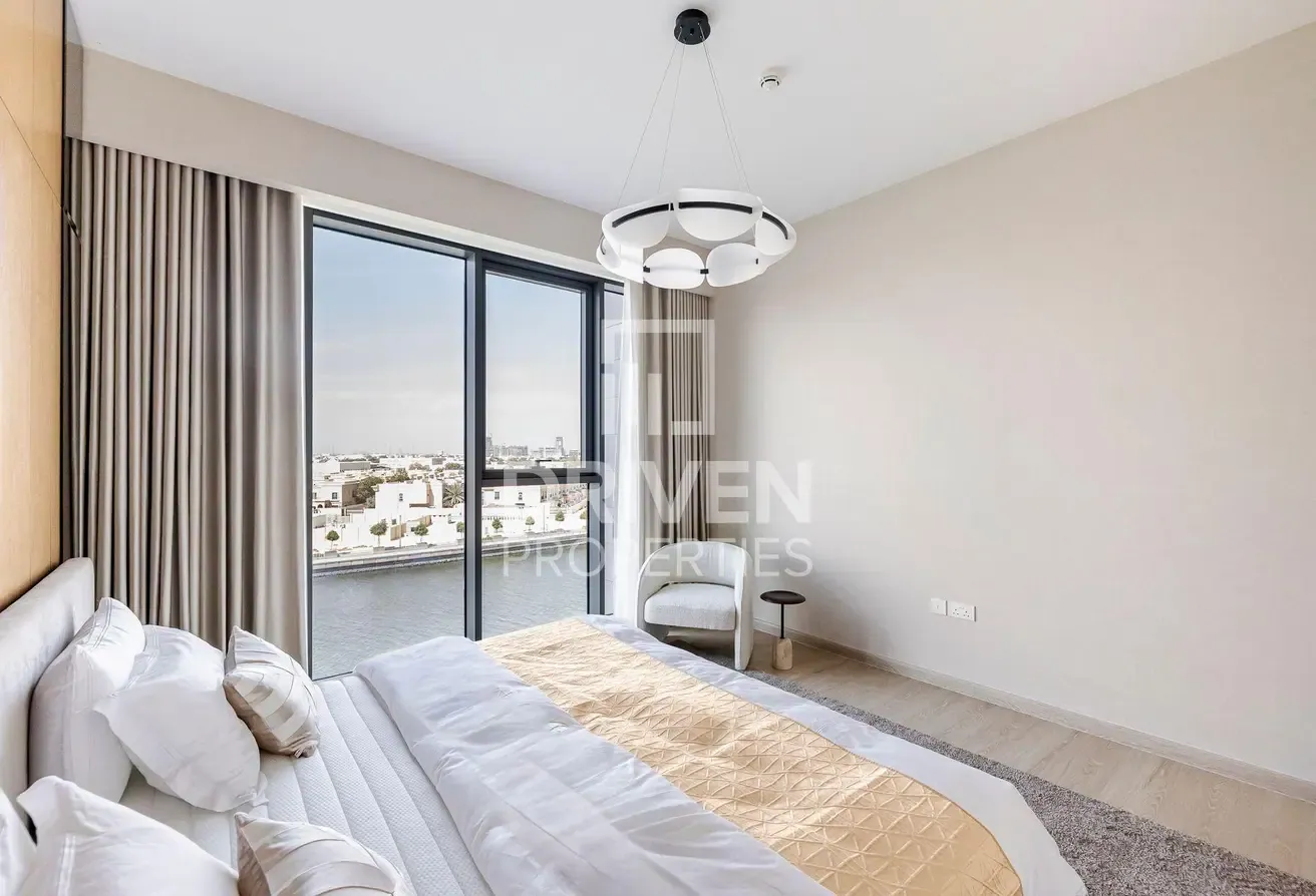 Well-managed and Vacant Apt with Full Canal View