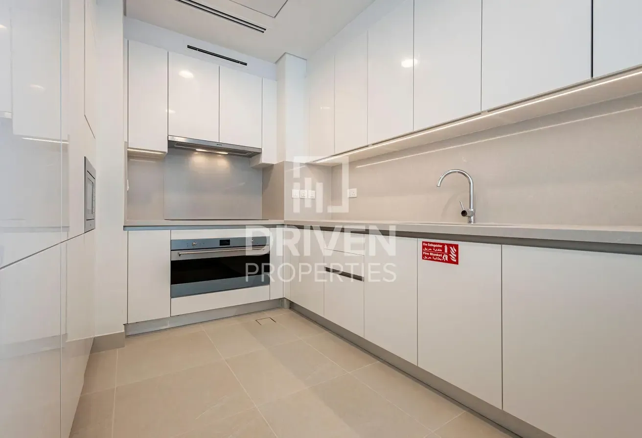Huge Apt plus Maids Room | Corner with Burj View
