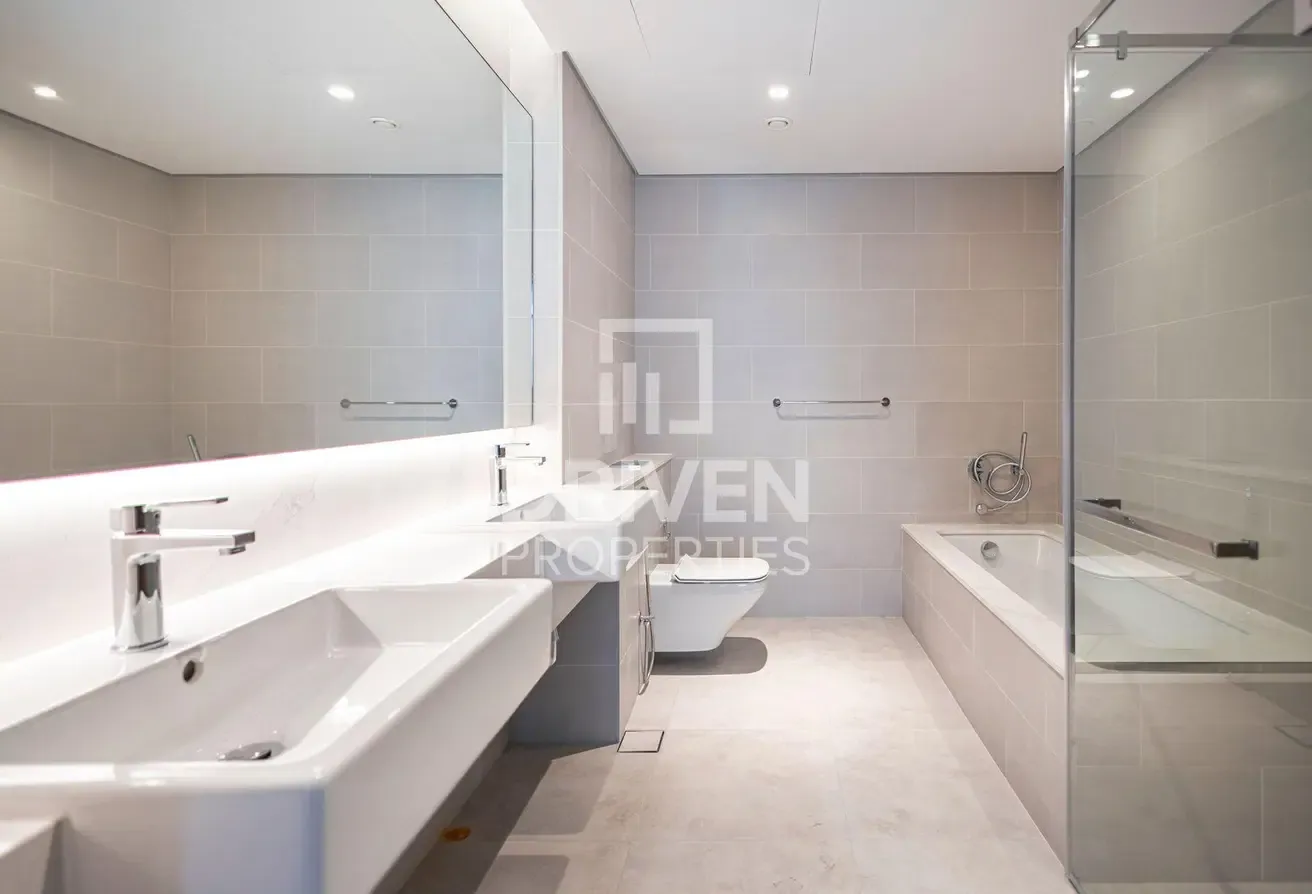 Huge Apt plus Maids Room | Corner with Burj View