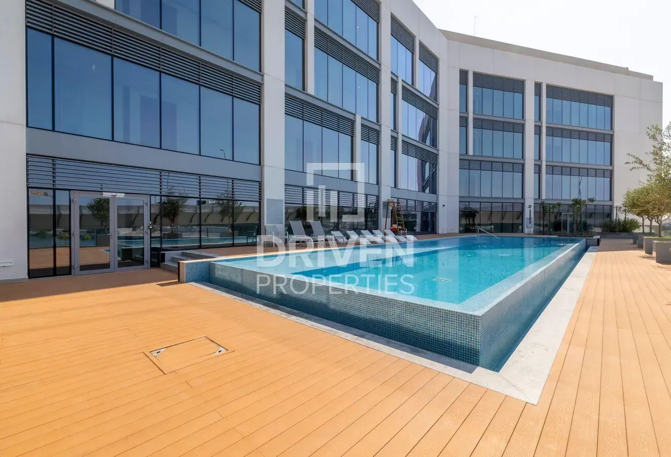High Floor and Vacant Apt with Canal View