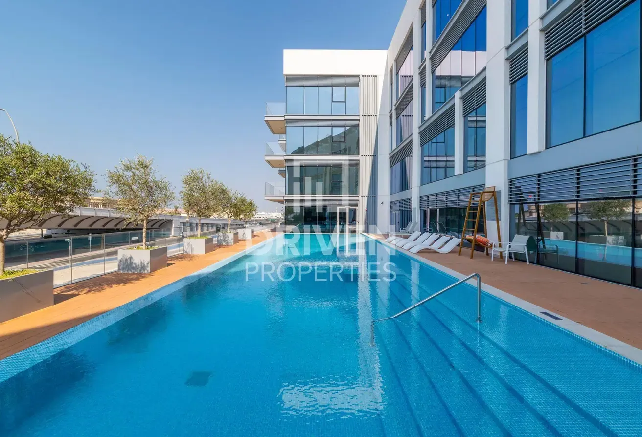 High Floor and Vacant Apt with Canal View