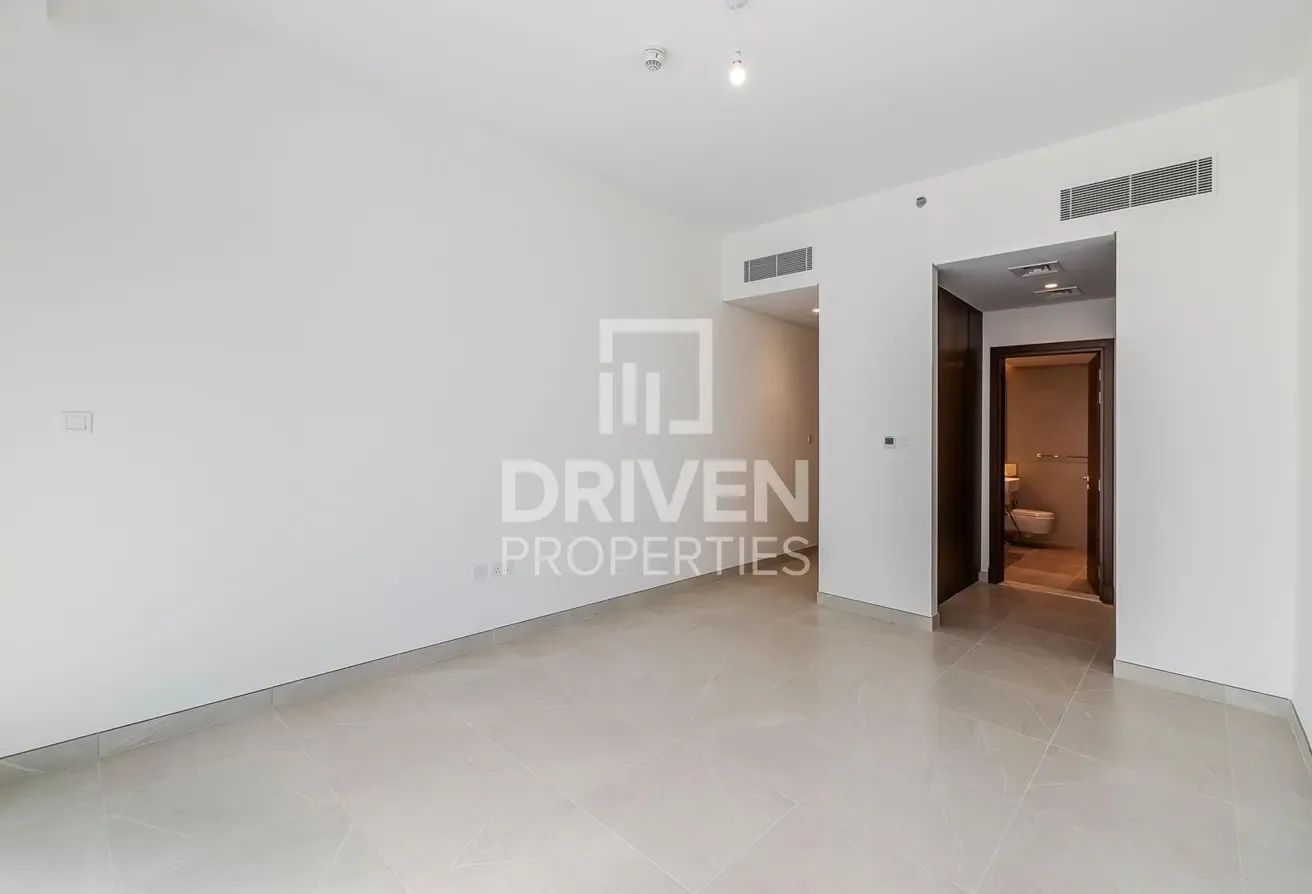 Brand New and Vacant Apt with Canal View