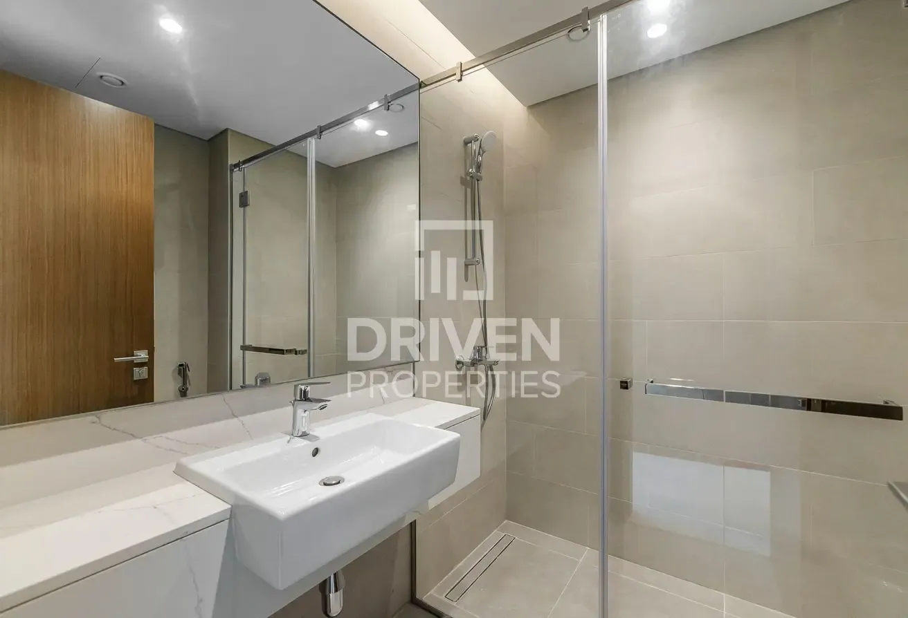 Brand New and Vacant Apt with Canal View