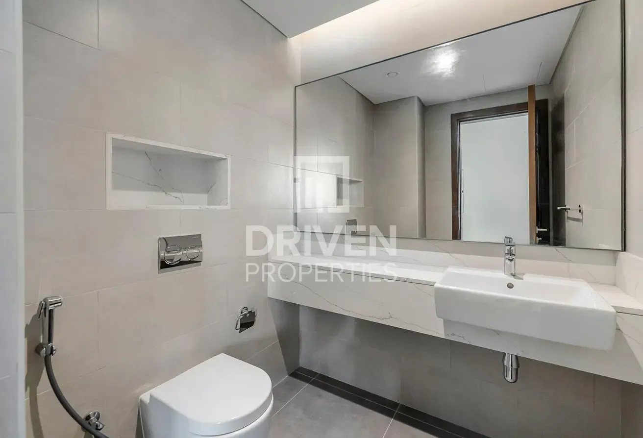 Brand New and Vacant Apt with Canal View