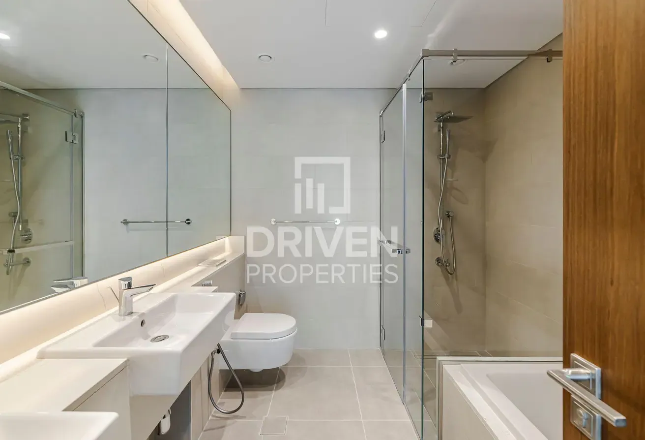Brand New and Vacant Apt with Canal View