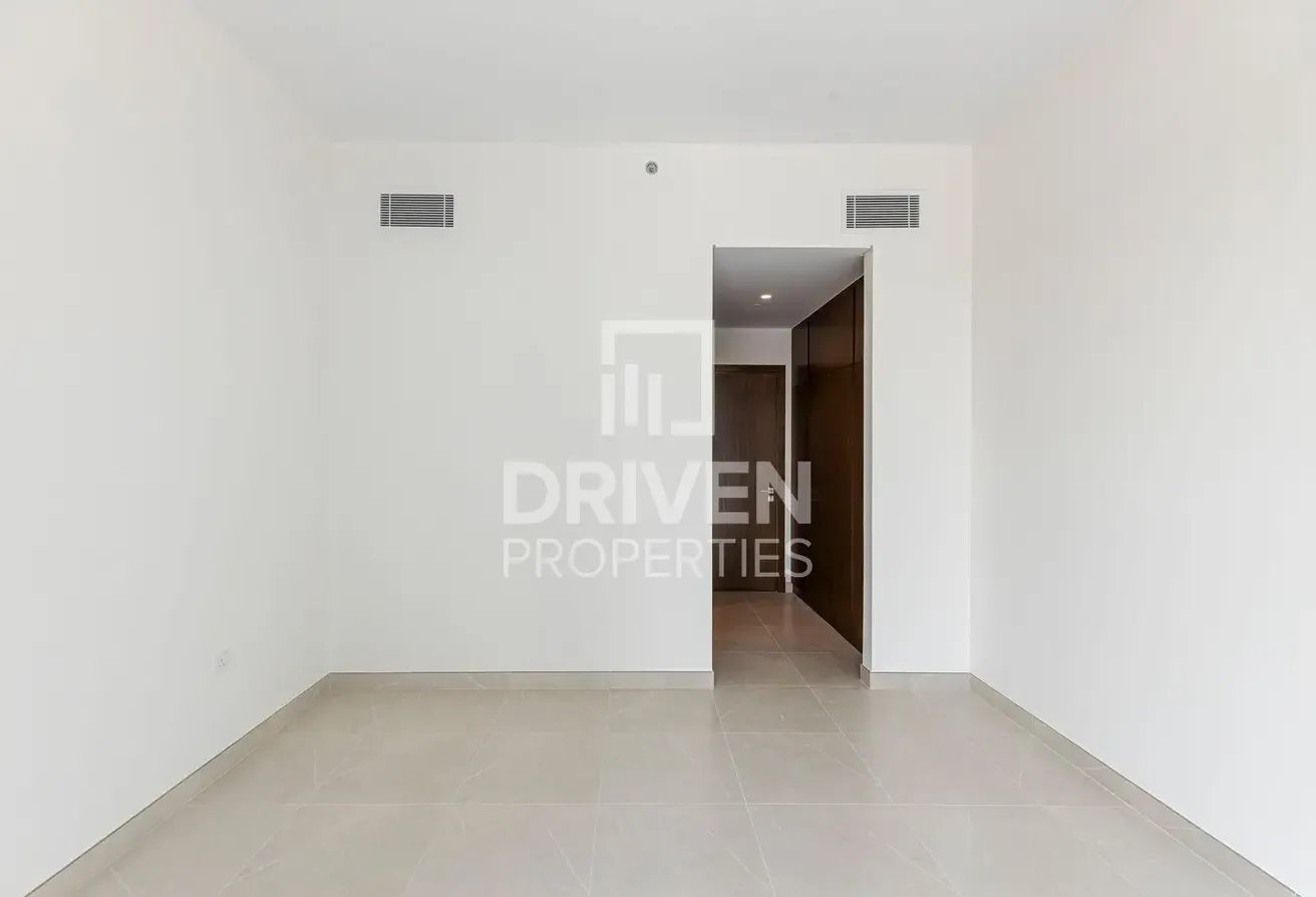 Large Layout and Brand New | Canal View