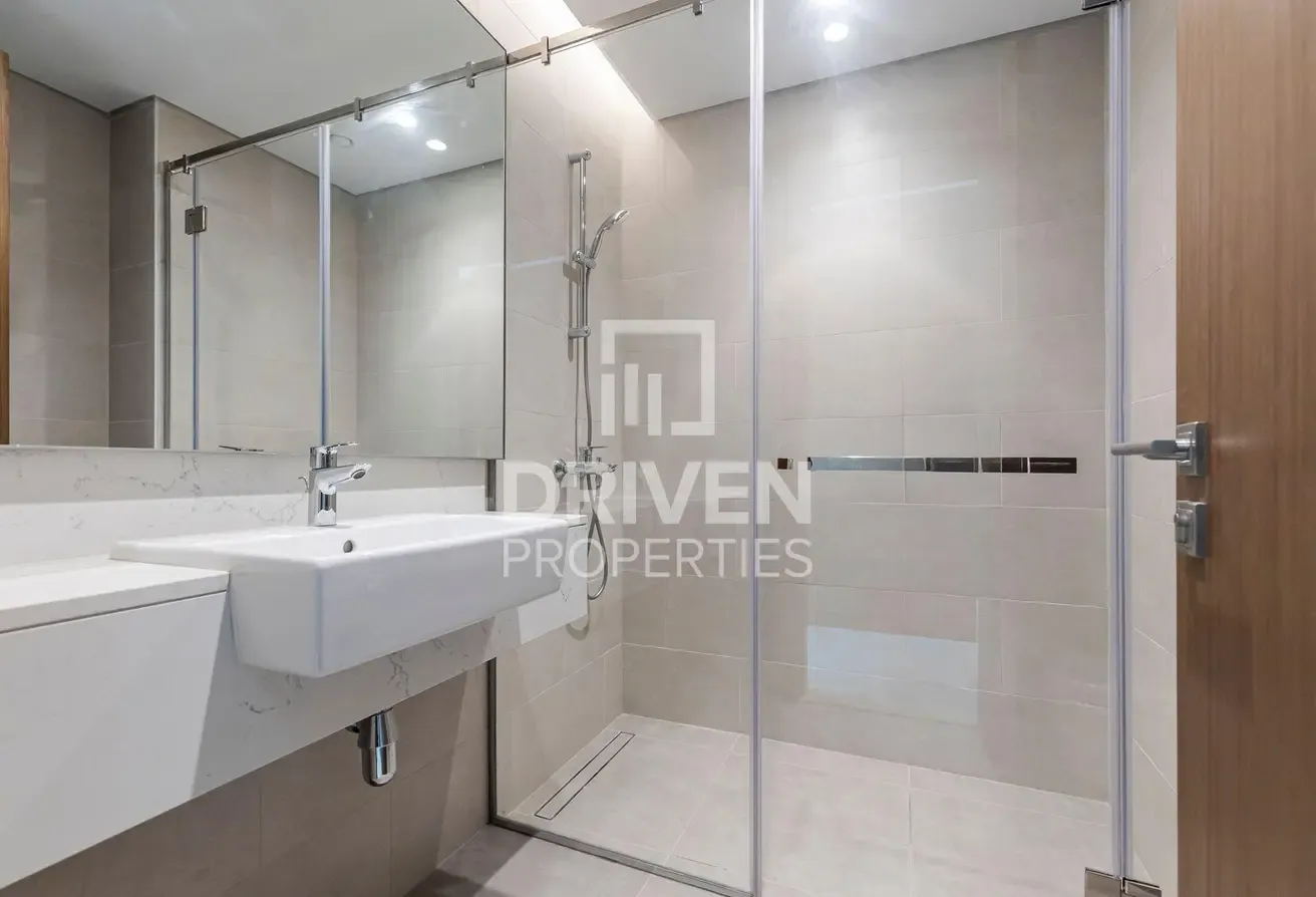 Large Layout and Brand New | Canal View